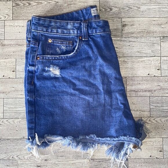 Primark, Ultra High Rise, Distressed Denim, Mom Shorts - Picture 3 of 16